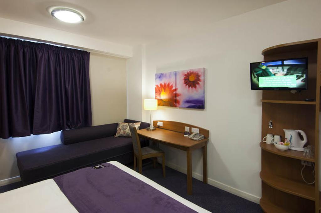 Premier Inn Horsham Exterior foto