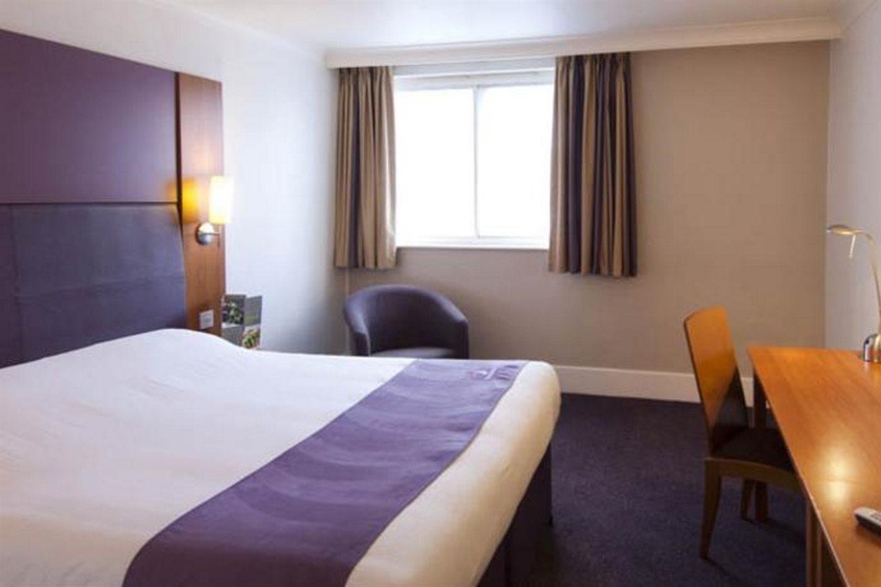 Premier Inn Horsham Exterior foto